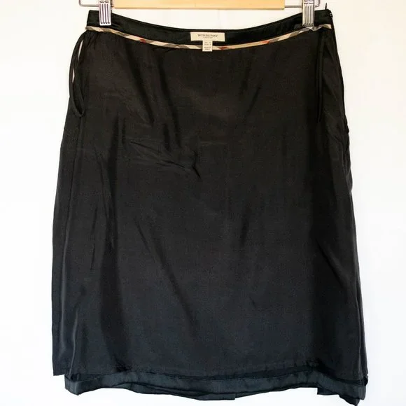 Burberry London Pleated Silk Black Skirt w Bow Accent Italy Timeless Classy Chic